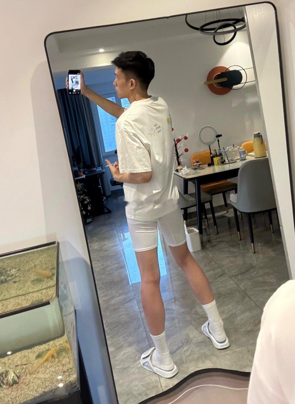 这种在大学会很吃香很板正的感觉 ​​​