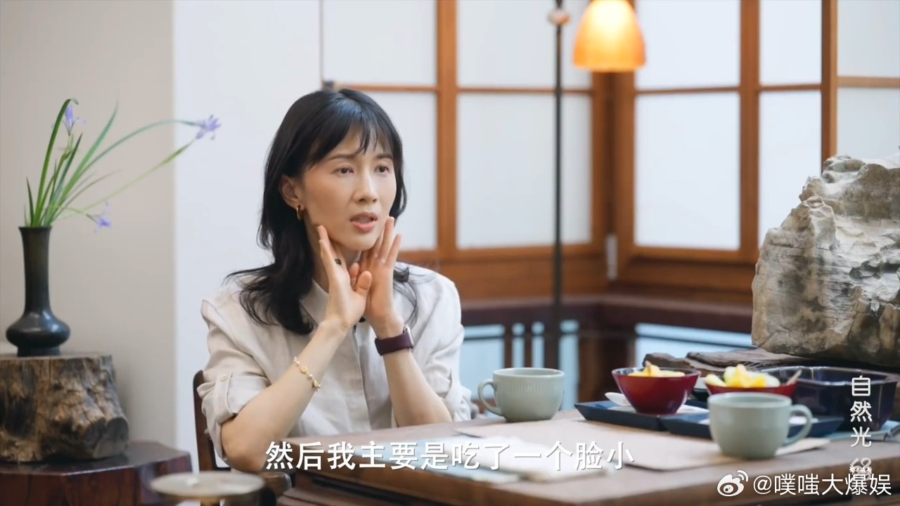 圈内人都在求的瘦脸秘诀，原来是与生俱来的福气，窦文涛的期待直接落空太好笑窦文涛p
