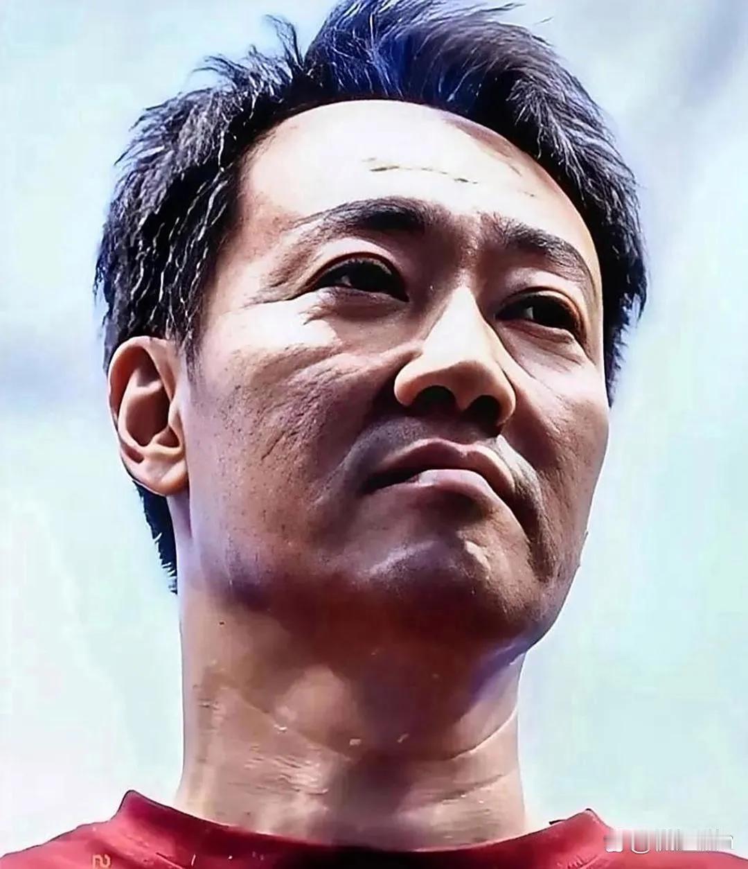 辛柏青妻子去世后，状态差到极点，朋友难联系，活动靠李乃文顶场。

李乃文叹：“辛