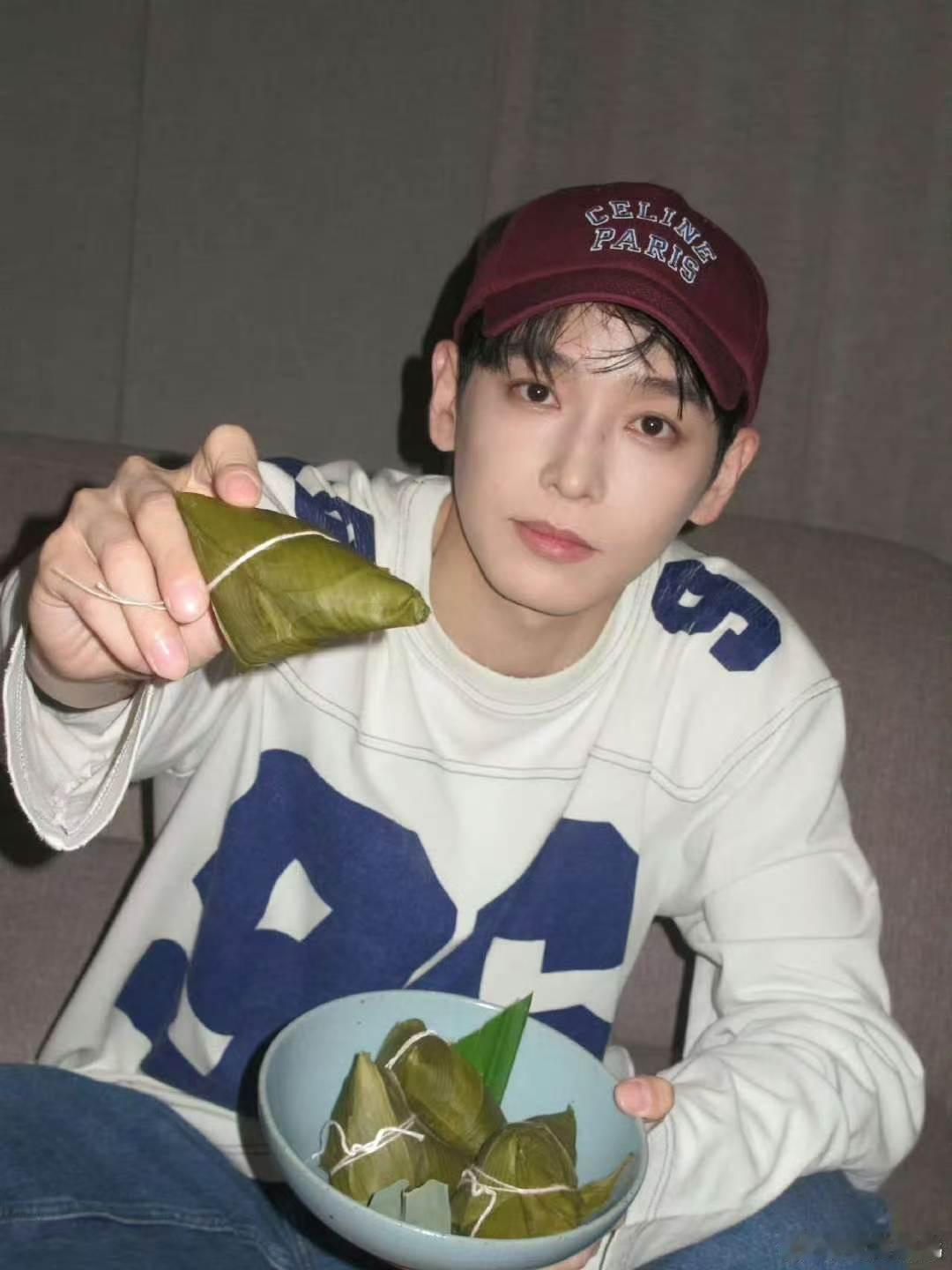张真源彭昱畅密逃智齿塑张真源彭昱畅智齿兄弟很难不佩服网友的造梗能力，智齿塑用来形