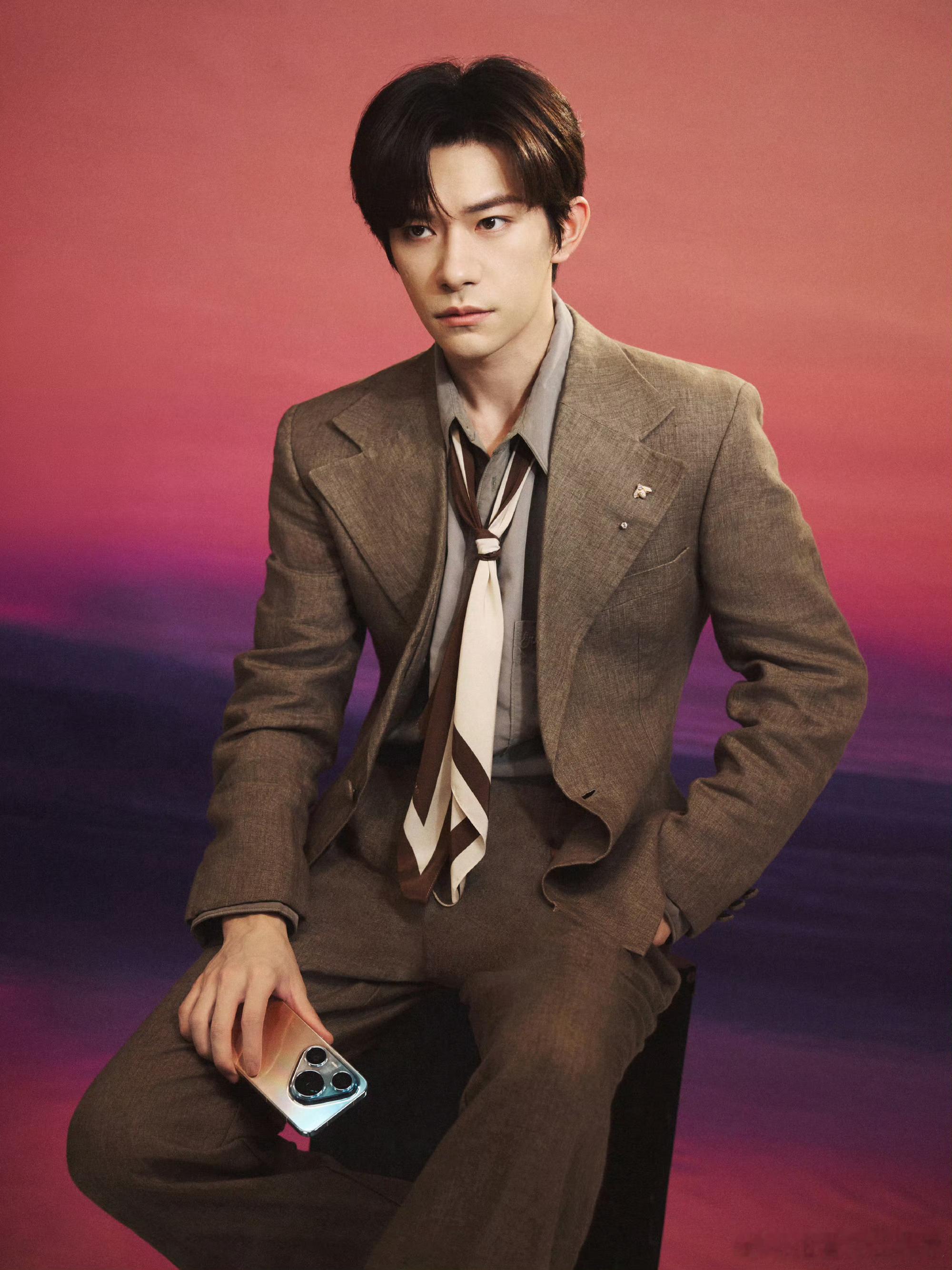 易烊千玺现身华为Pura90发布会易烊千玺出席华为Pura 90系列新品发布会！