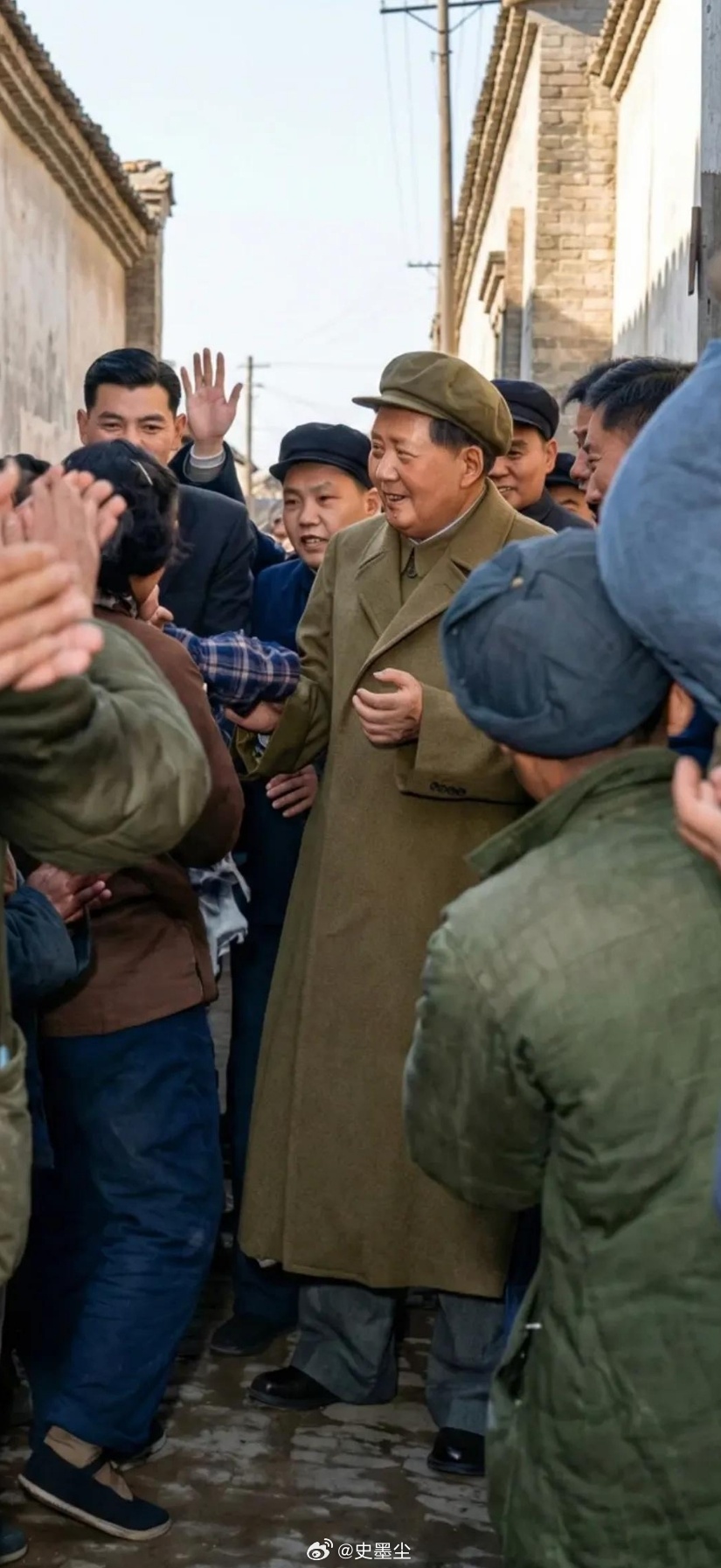 我觉得教员这个称呼，最妙的就是“员”。革命队伍讲究的事官兵平等，所有职务一概称员