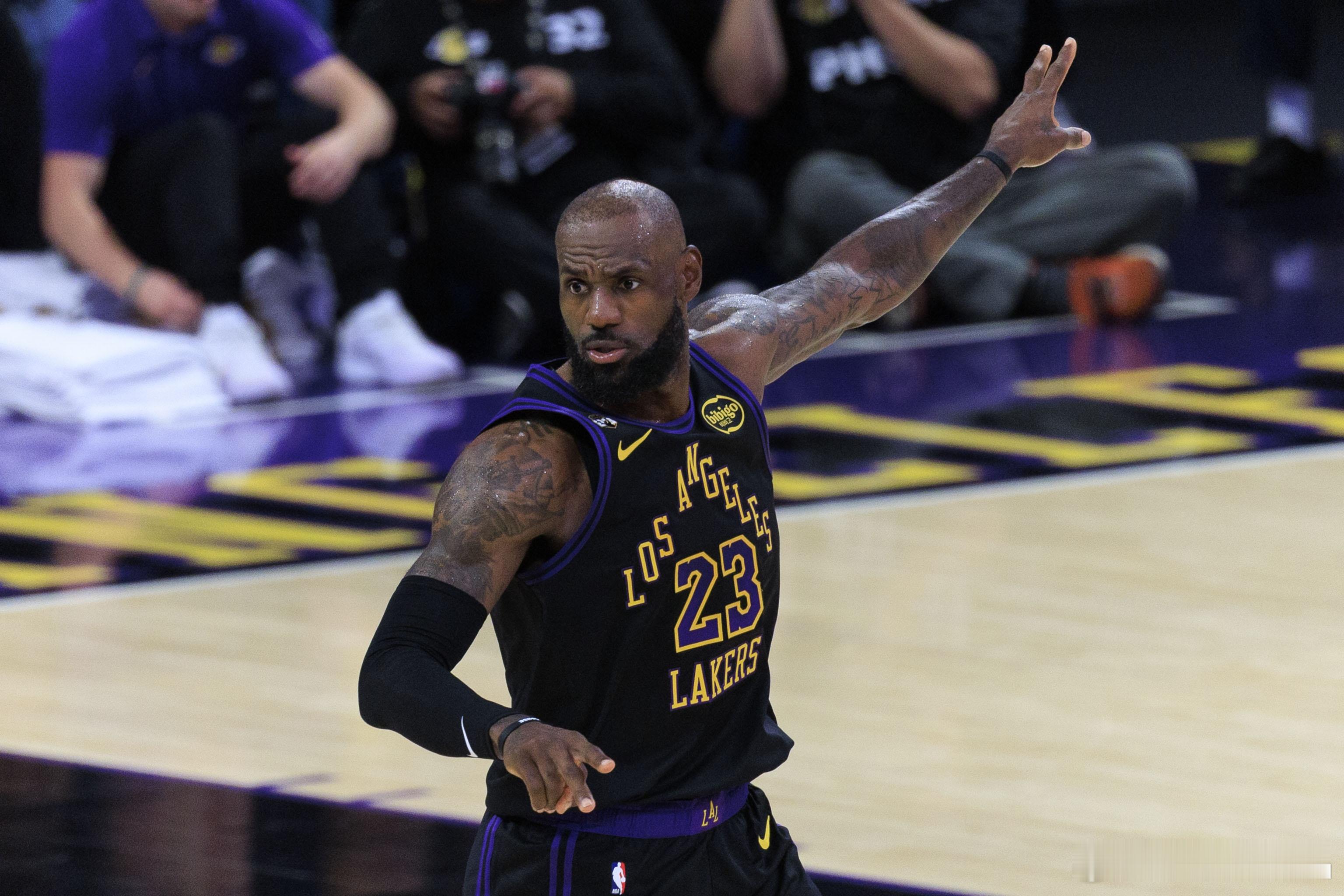 5月13日讯 今日，前NBA球员考辛斯接受了采访。当被问到我们是否已经看过了詹姆