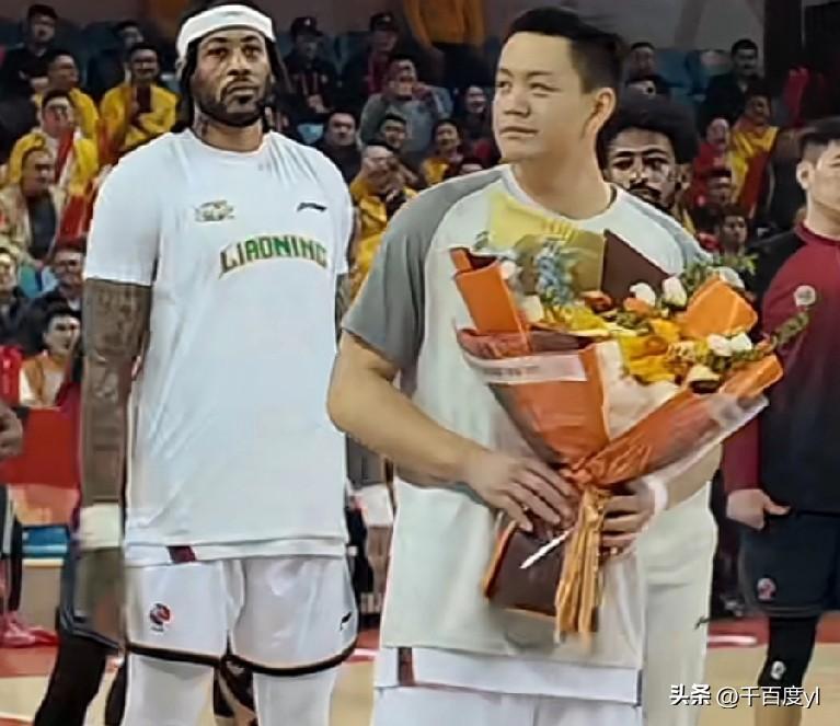 姜宇星回吉林打球受到特殊待遇
3月25日辽宁本钢男篮与吉林长白山恩都里男篮进行了