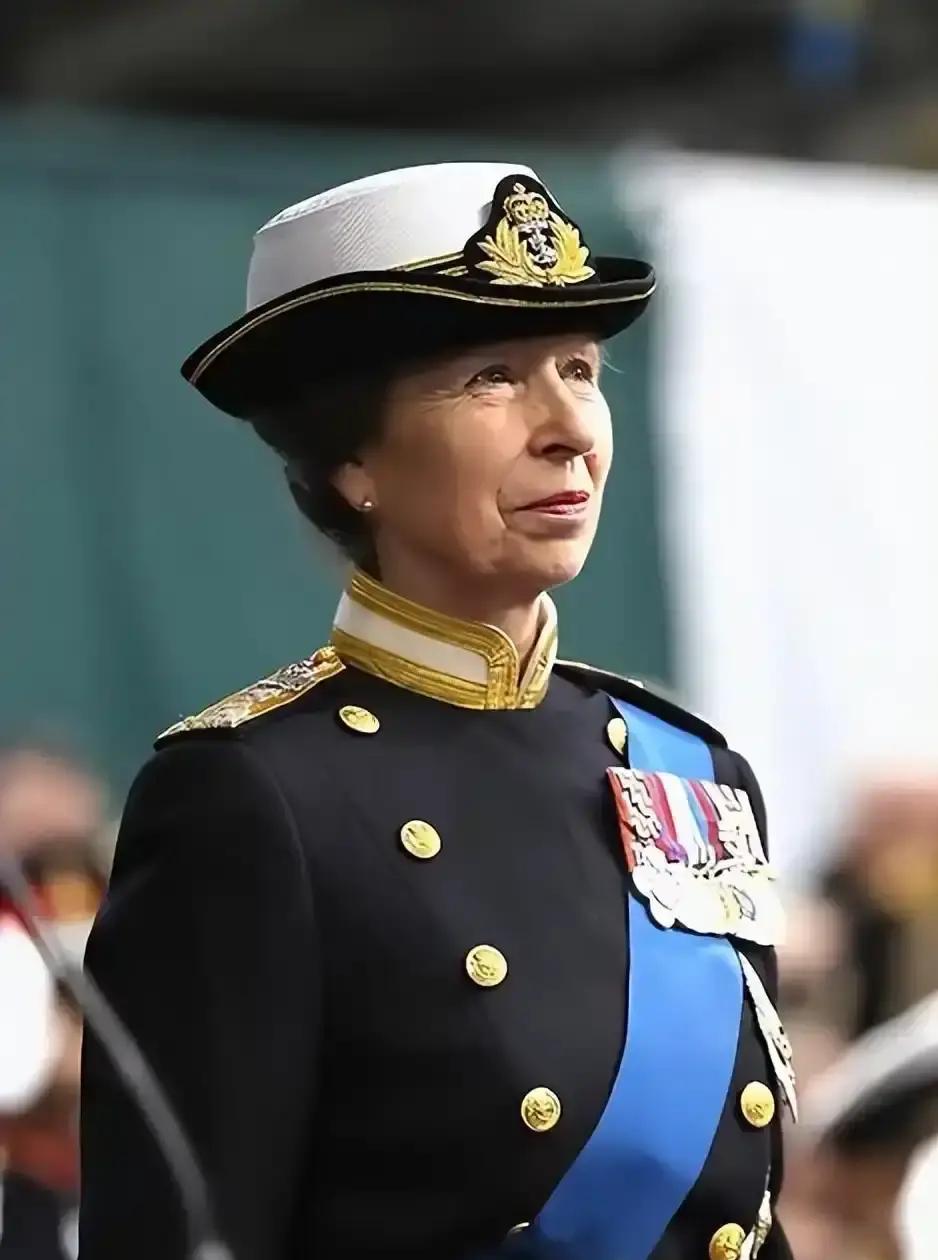 坐不住了！英国表态！
 
先把话捋清楚：伦敦最近把底线说得很直——到2030把国