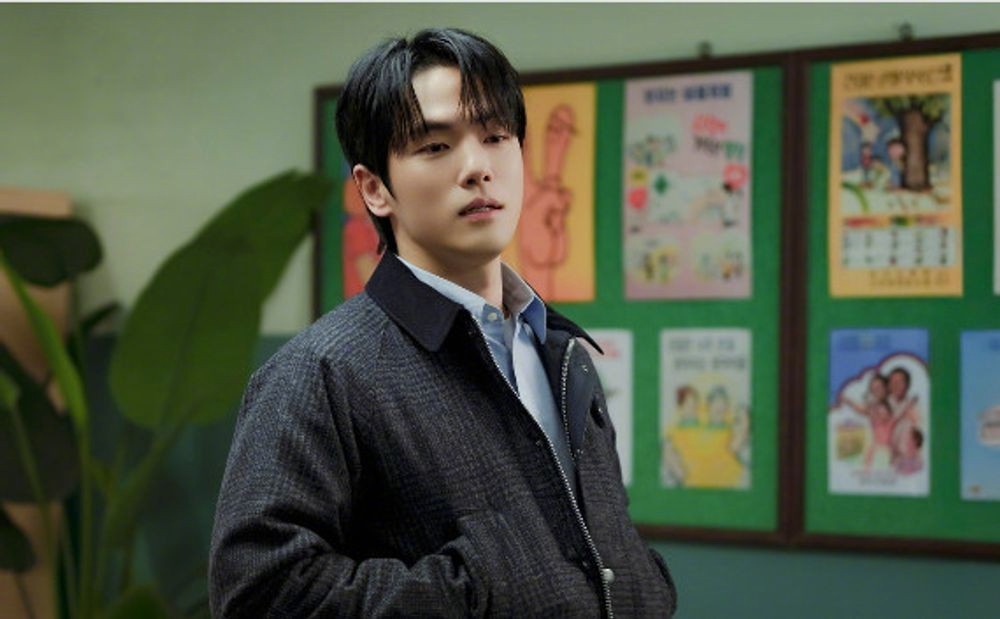 JTBC新周末剧百次的回忆 公开金正贤[超话] 特别出演剧照。该剧讲述20世纪8