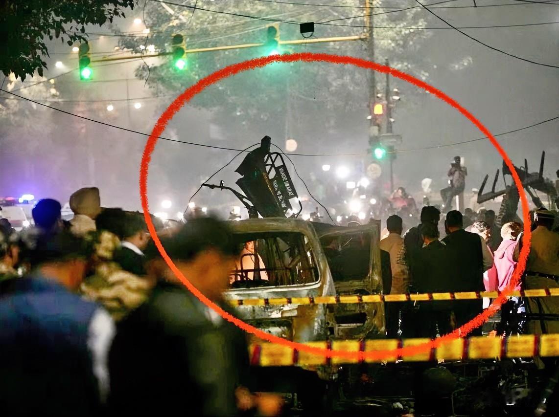 突发！印度首都发生不明原因爆炸事件，截至目前已经导致8死20伤。刚刚，多家外媒发