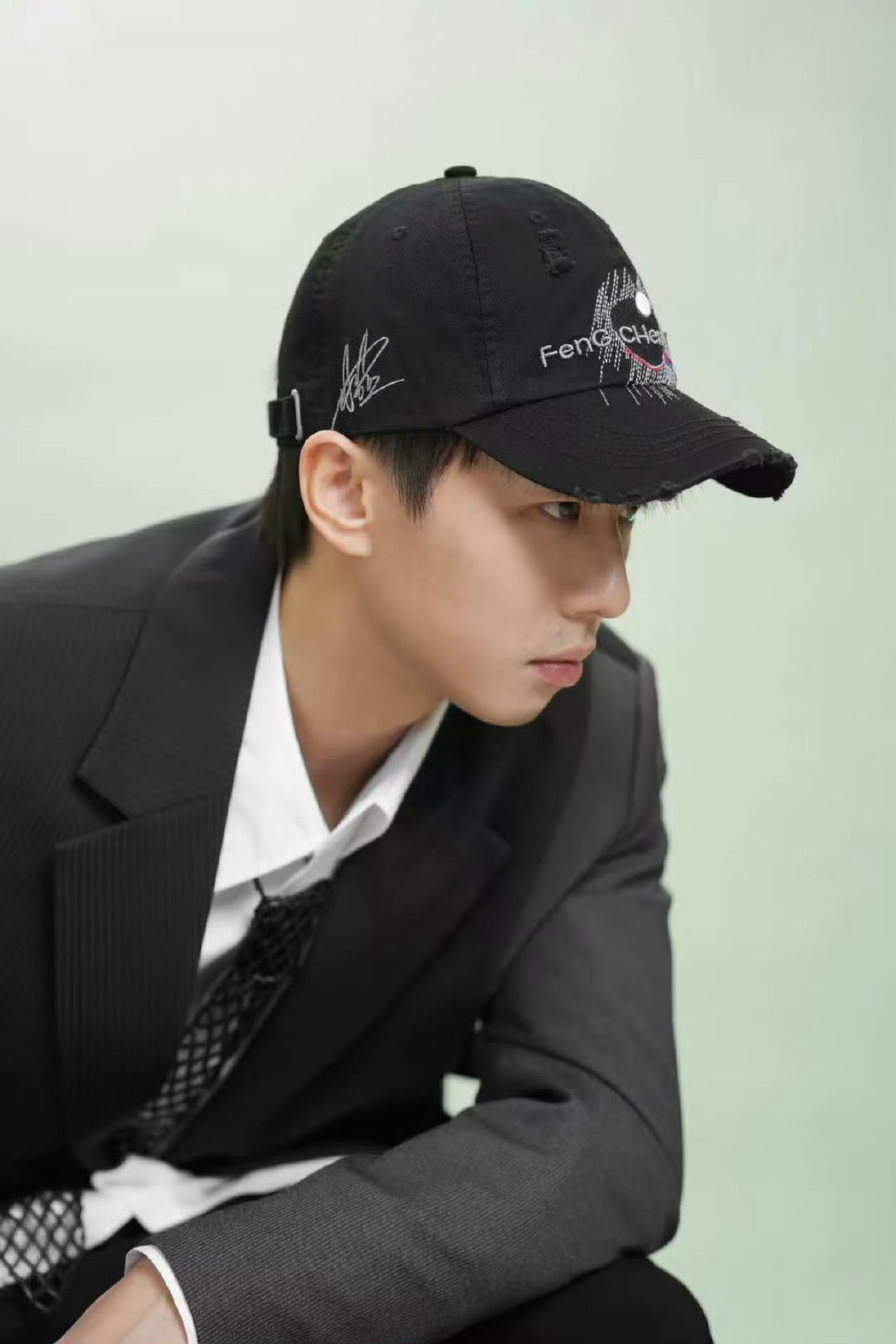 林高远的帽子亮相巴黎时装周  乒乓球运动员小林棒球帽将亮相AW25巴黎时装秀。在