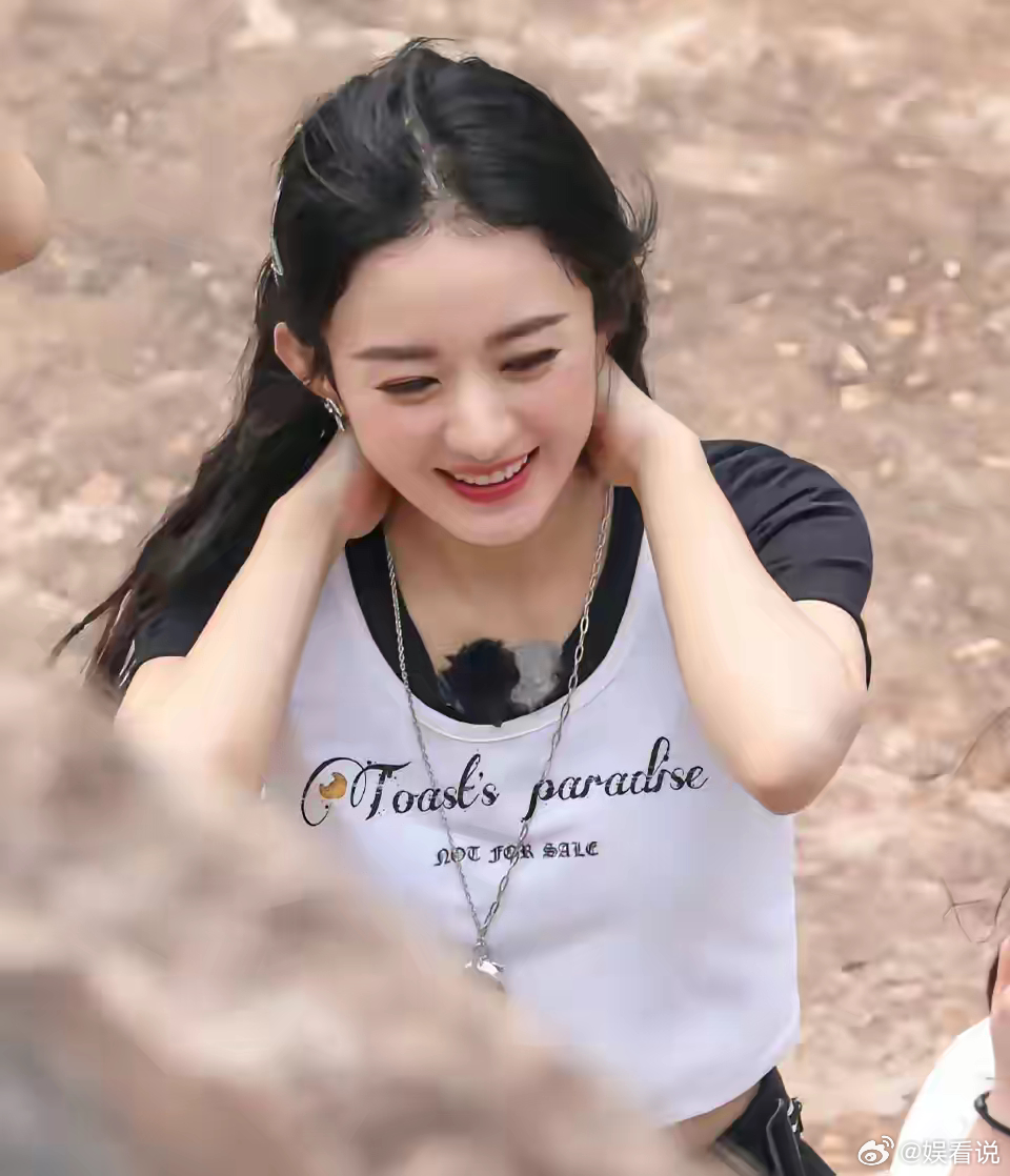 我同事见过赵丽颖她和我说以后别说赵丽颖是大美女，她根本就是女神级别的。真人比电视