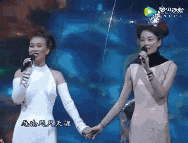 那英因为有王菲这样的闺蜜，后来才瘦下来的。1998 年两人合唱《相约九八》，王菲