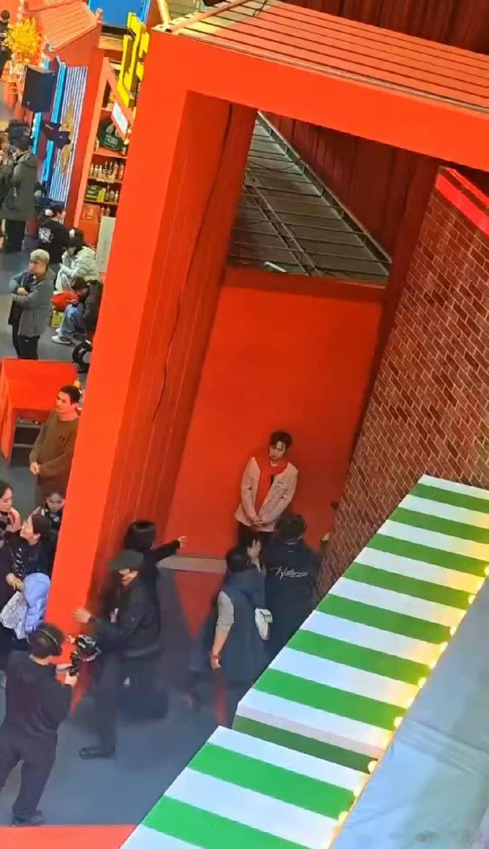 汪苏泷辽宁春晚阵仗也太夸张了辽宁春晚辽宁春晚给汪苏泷的舞台太用心了！阵仗宏大却不