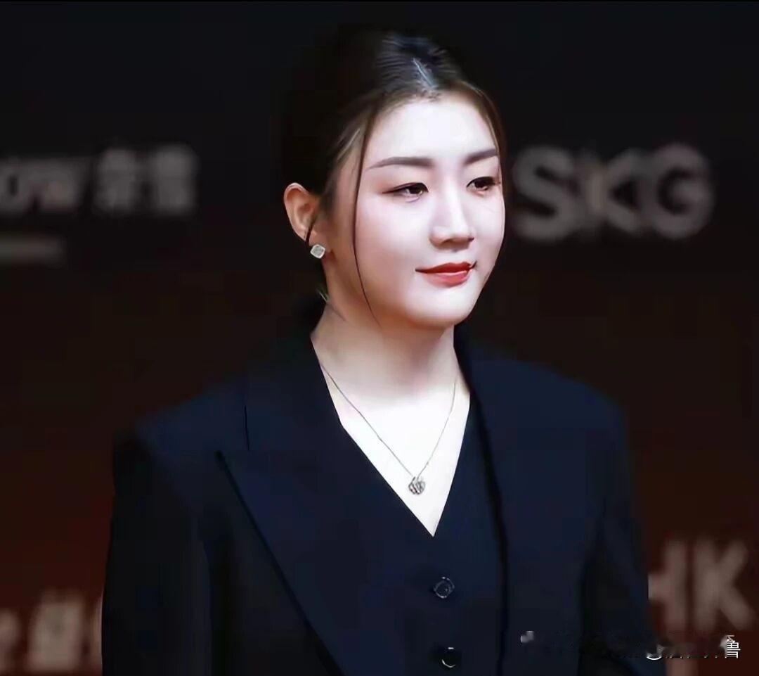 最近，网上又有不少网友吵得不可开交，纷纷议论陈梦这位奥运冠军不专注体育，转而玩起