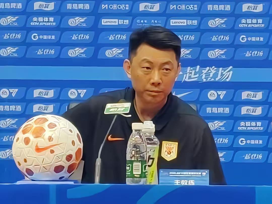 唐田战略失误！
即便联赛再努力也拿不了冠军，今年联赛冠军非成都蓉城莫属。
应当把