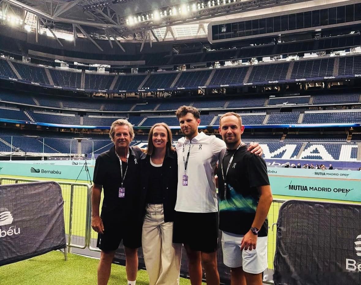 斯瓦泰克！昨天在马德里1000赛完赛之后，带着团队（教练罗伊格、体能师Macie