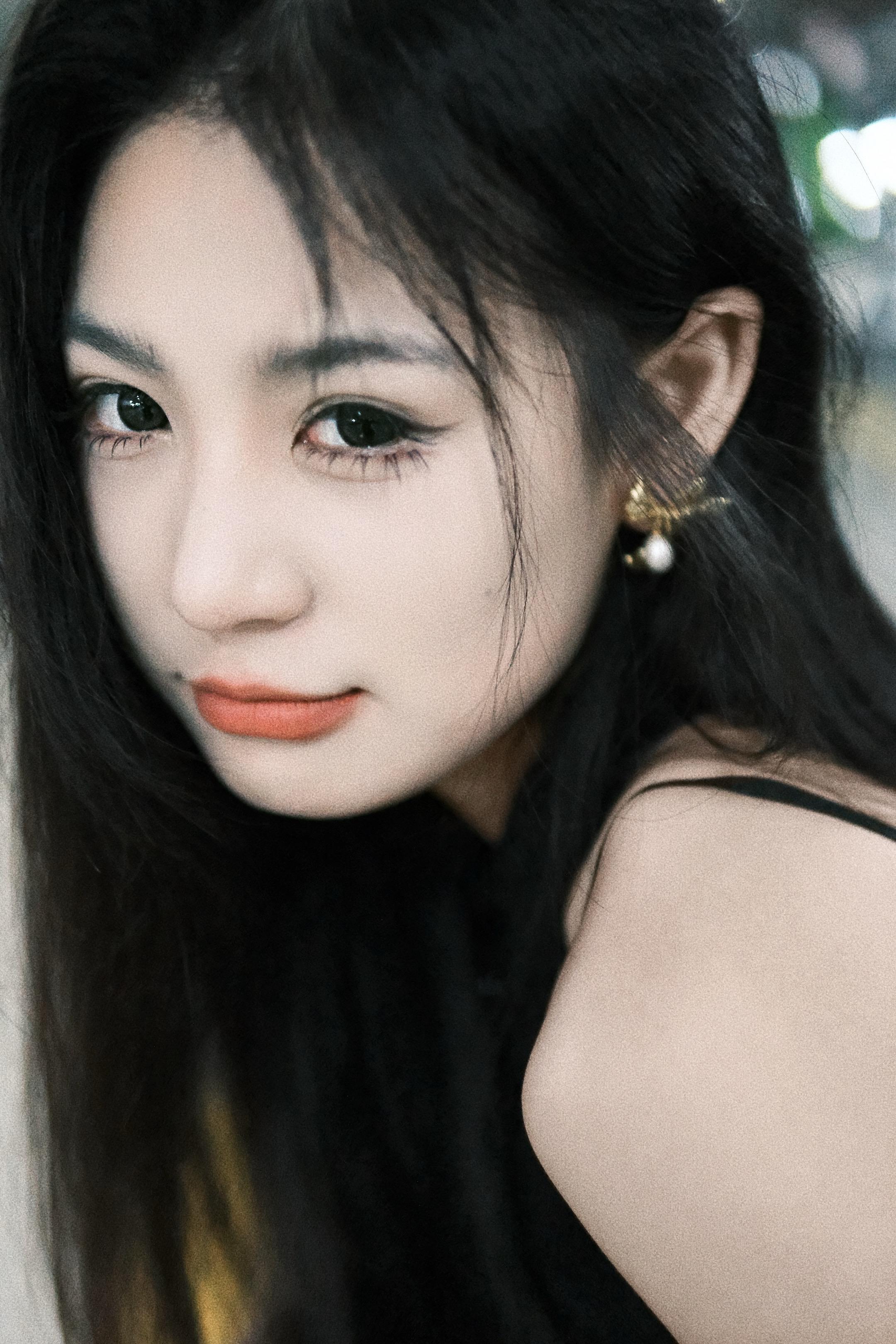我从不回头看 眼前就是最好的。