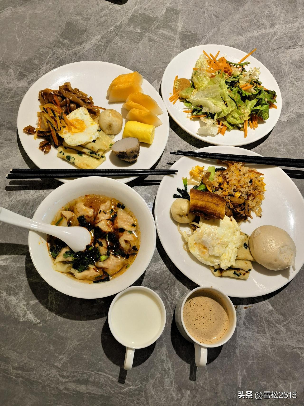 酒店早餐随拍

在黄石酒店吃早餐，每位28块，不算贵，能吃饱，还有当地特色菜和面