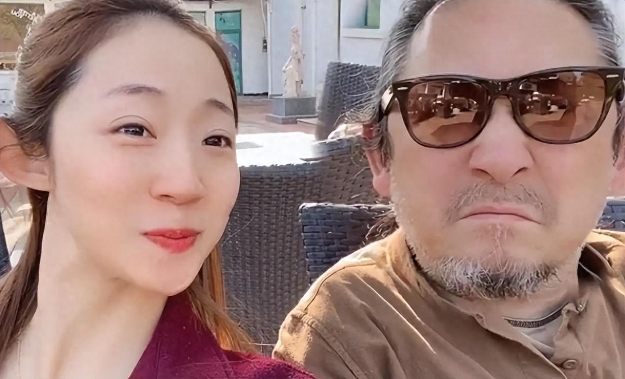 老少恋真相：女星万千惠挺孕肚养家，是真爱无畏还是飞蛾扑火？
当万千惠被三宝当众亲