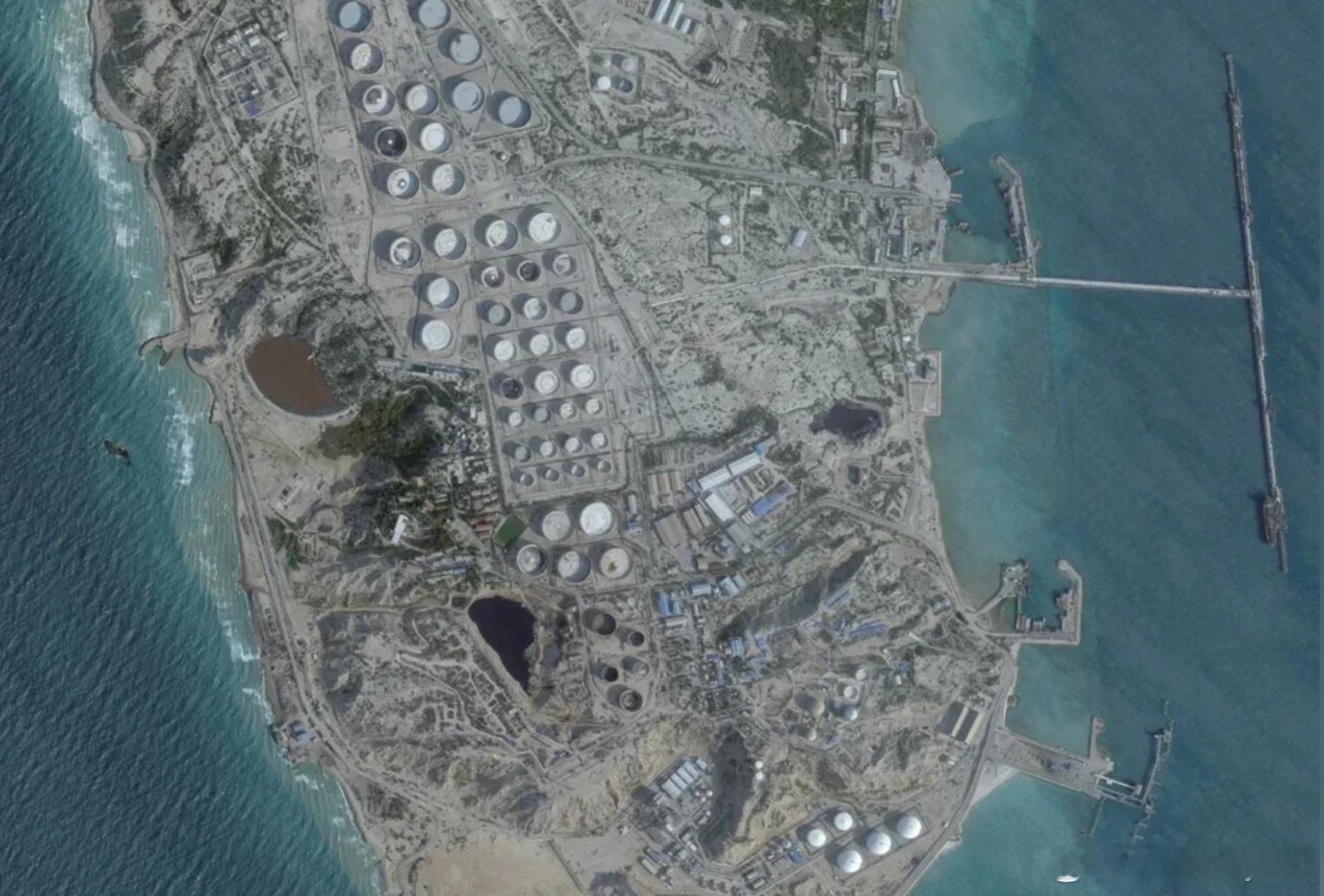 美军解除限制后伊朗加速出货 3天外运约2000万桶原油 港口全面重启海外新鲜事美
