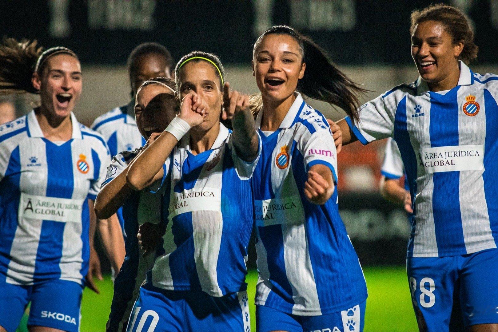 好像女足不太经常看到这样的庆祝？已经迫不及待想快点回去玩大侄子Nil了！ ​​​