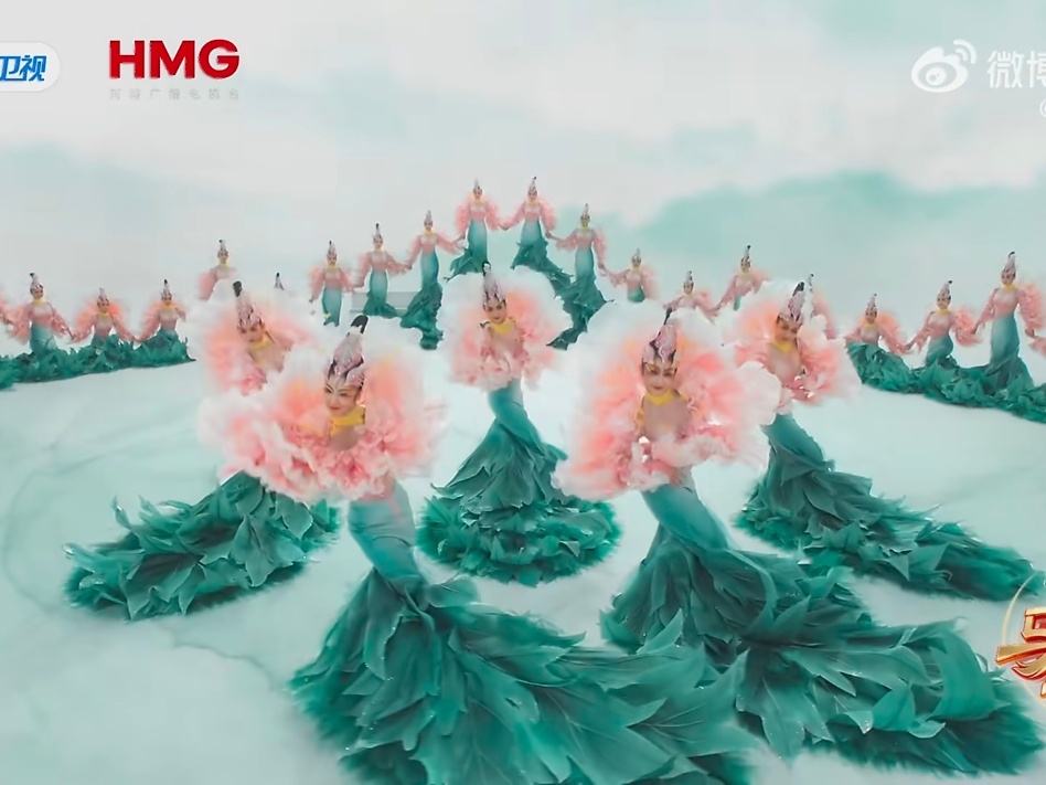  杨丽萍67岁仍在学习AI 67岁杨丽萍从未停下脚步，主动拥抱千问AI，用科技赋