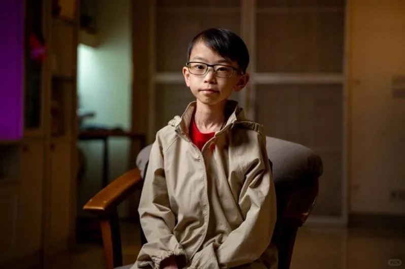 泰国理财神童离世一名泰国少年理财天才在长期与癌症抗争后离世，他以坚韧、智慧与乐观