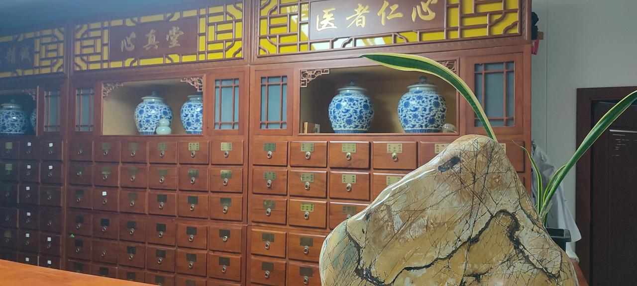 "郝大夫，我已经三个多月没睡过整觉了。"凌晨三点还在刷手机的李女士攥着诊疗单，眼