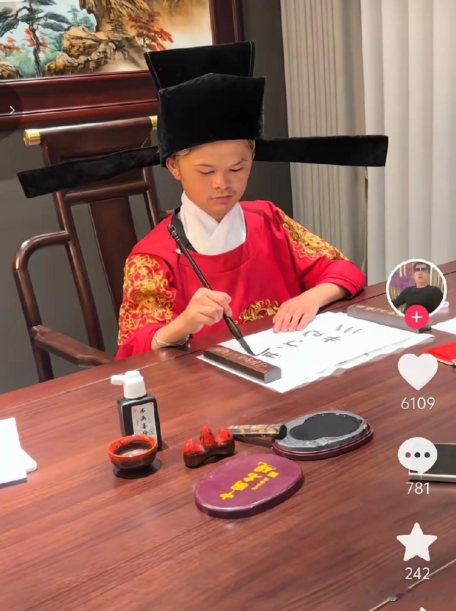 一个一个网络造的流量，这社会真的变了，变到一个正常的人可能很难认识和理解了。过去