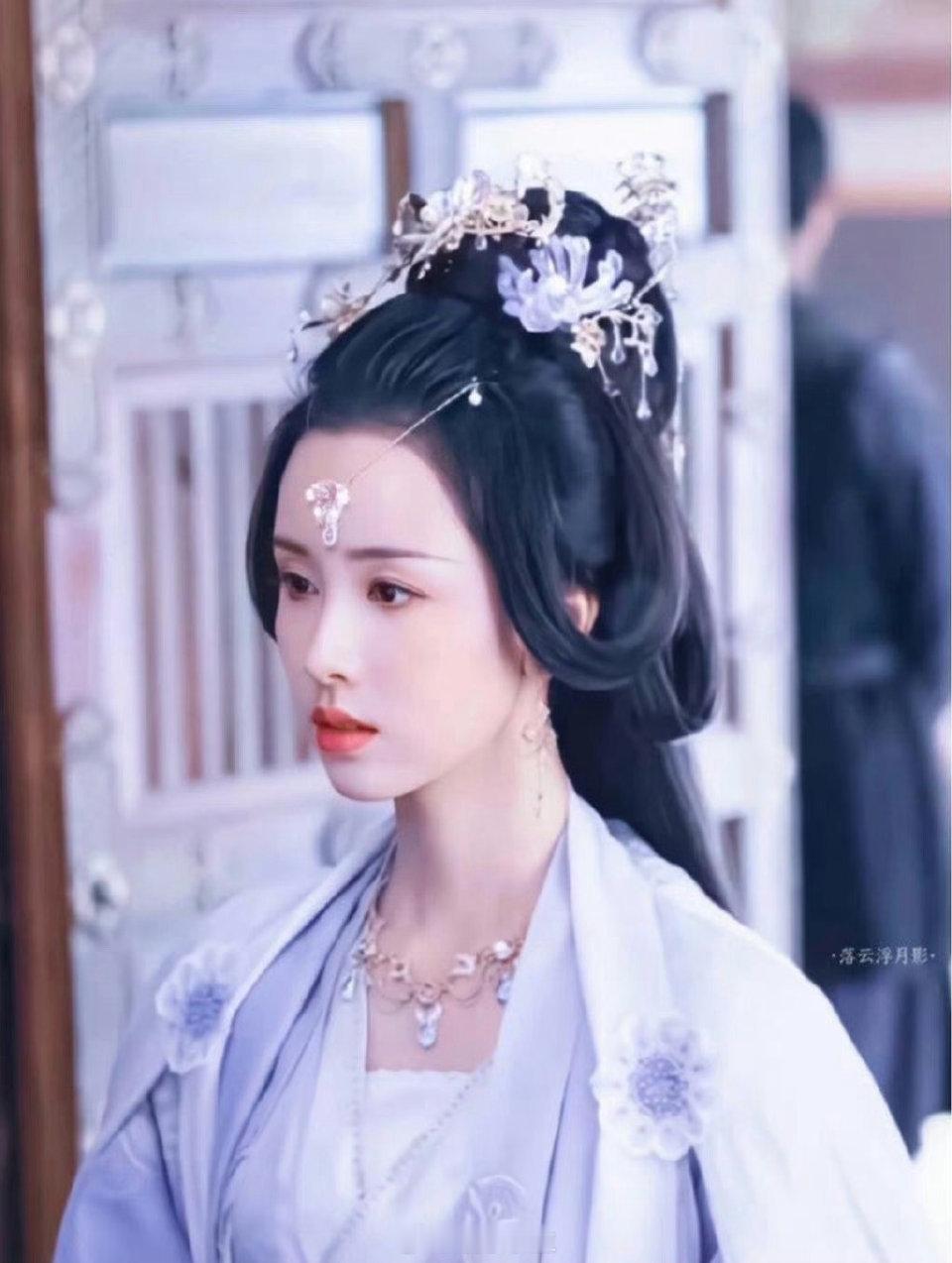 周也和陈都灵，你更pick谁？[哇] ​​​