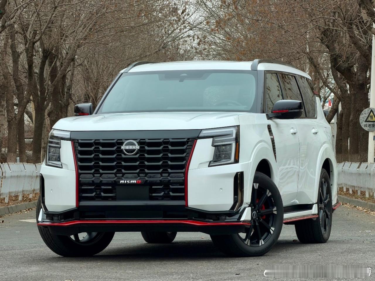 Y63 NISMO 加版大顶配！现车！对比酷路泽GR非过户车型差不多价，你会选哪