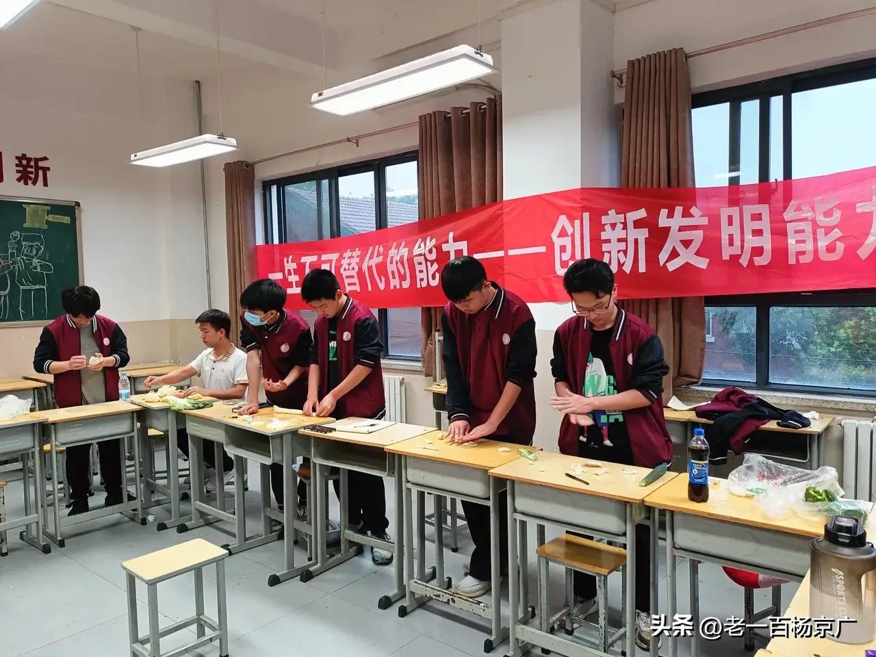 关于 “AI 能否取代人类进行发明”的对话
*
杨京广（代表人类）问：
    