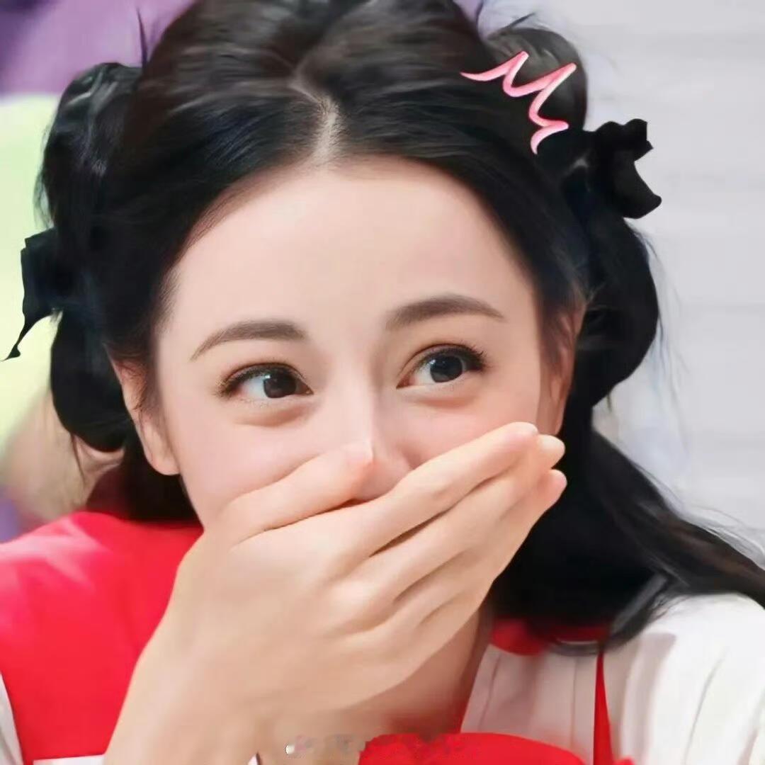 迪丽热巴  dlrb 迪丽热巴枭起青壤  迪丽热巴给广场上的宝宝们欣赏一下甜热热