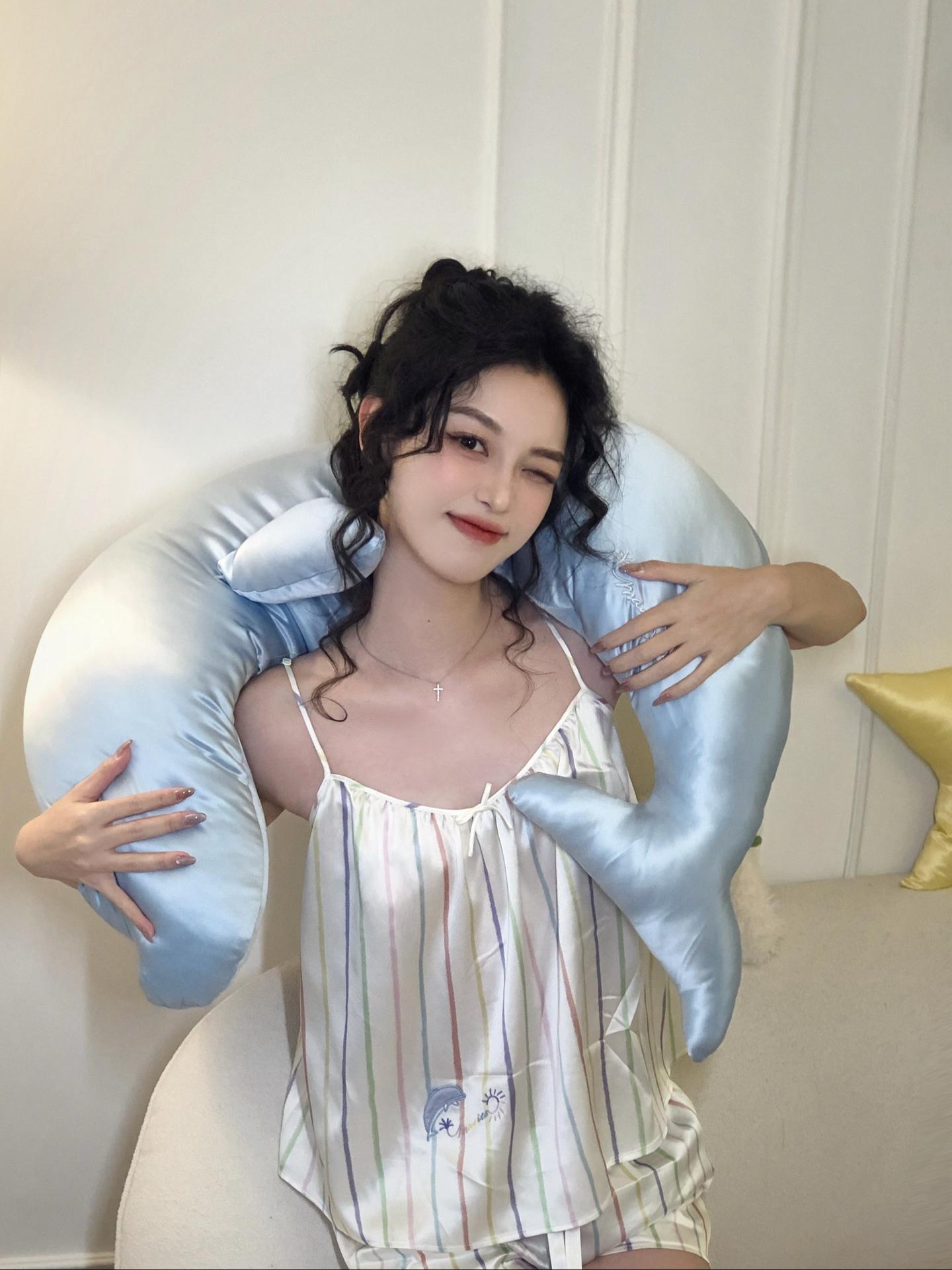 宝宝 看镜头（ฅ^•ﻌ•^ฅ）好喜欢我的家啊啊啊啊！