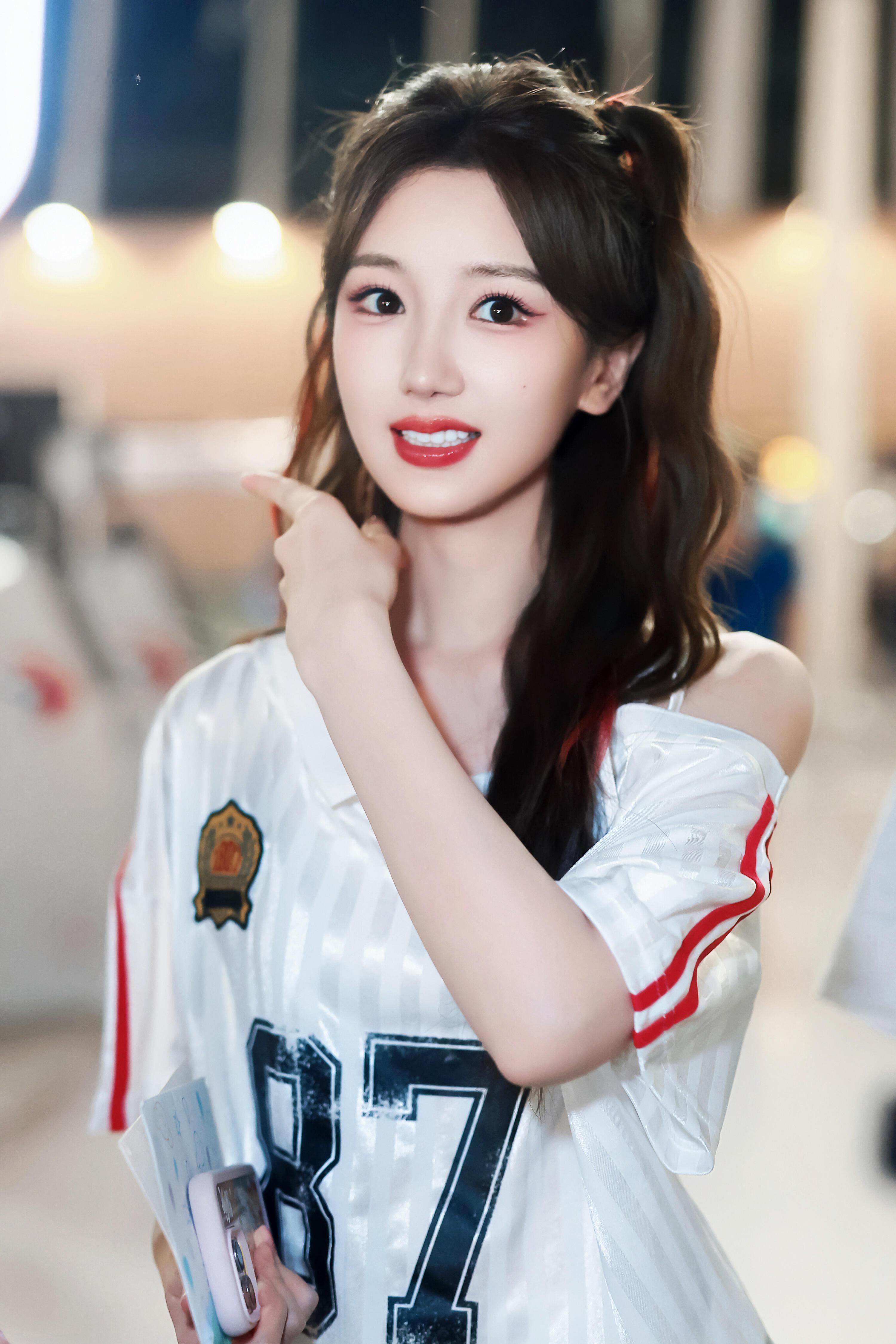 被这身白球服美晕了～～～⚽️ 