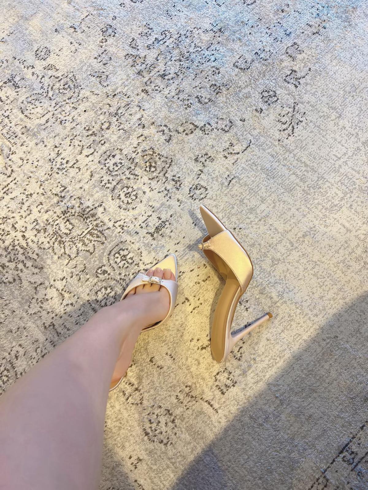 新鞋，好看吧
