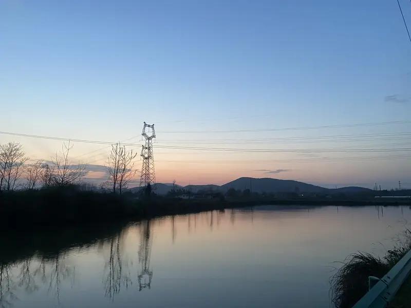 我是一个很倔的人，只要我认准的
事，别人怎么劝我都不会放弃，但是只要我想通了，那