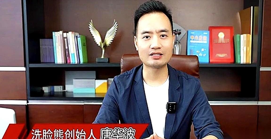 一台摩托车，复刻版，被人用500万直接拍到了封顶价。
钱，一分不留，全捐给嫣然天