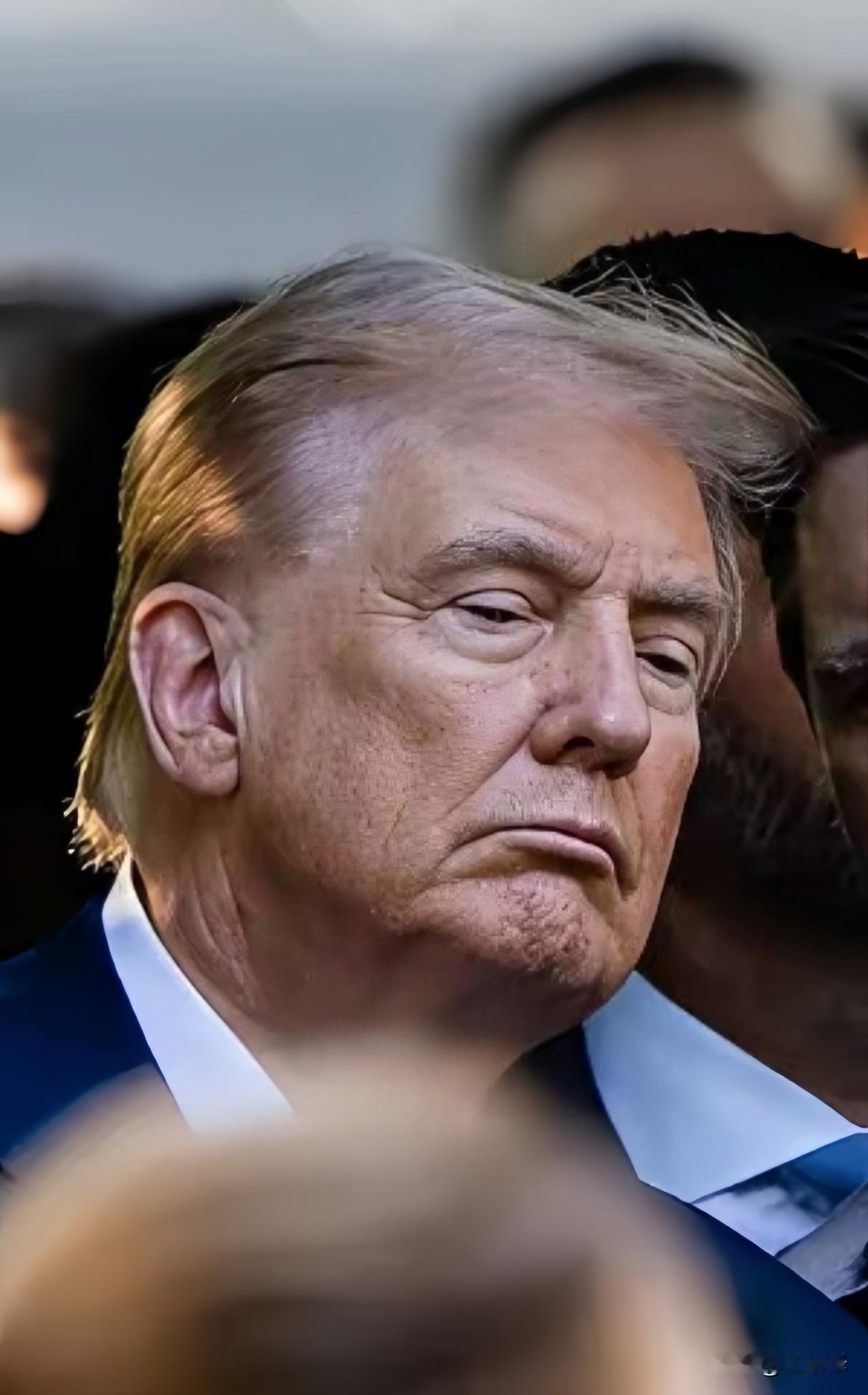 特朗普已经受够了，下令击沉霍尔木兹海峡布雷船，“哪怕只是小型船只，也一律开火击沉