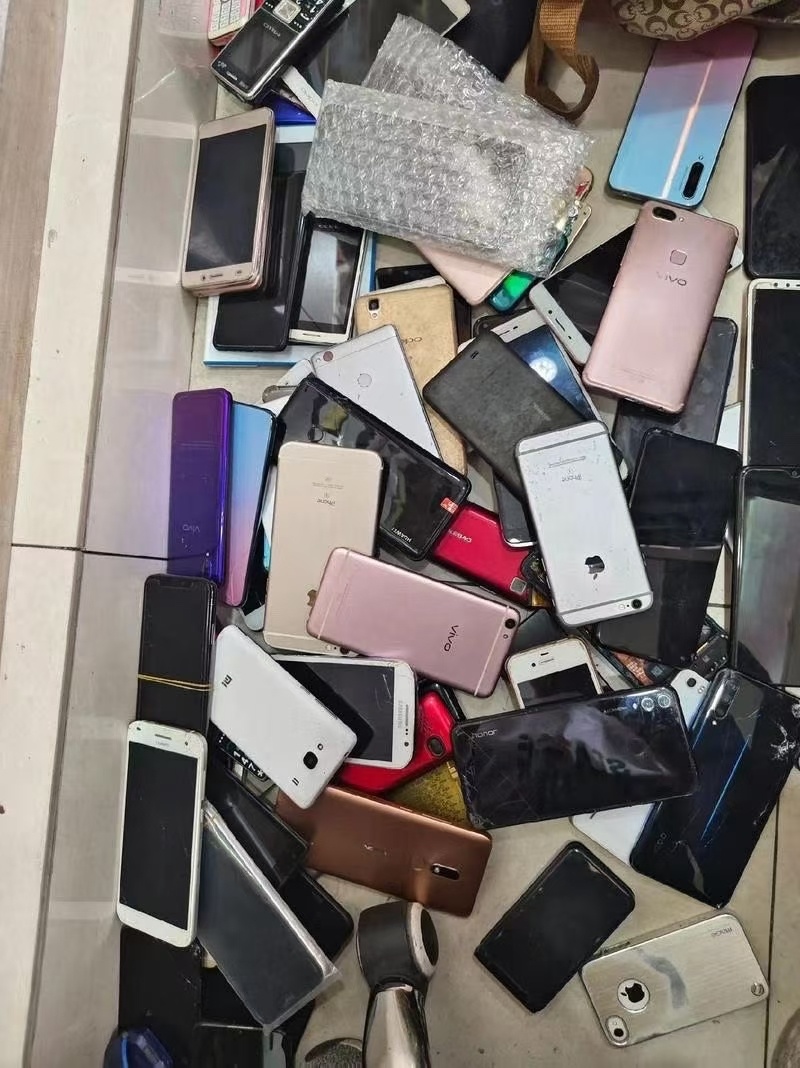 你猜猜这些废旧手机回收，平均一部能给多少钱？ 