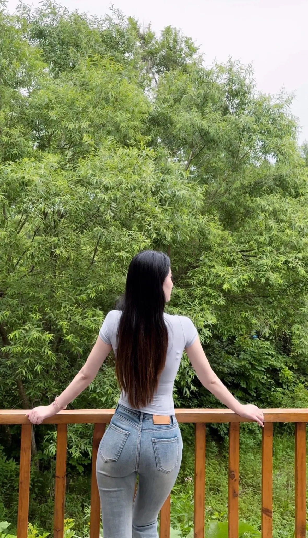 希望我们可以快乐 上帝给我们作证。