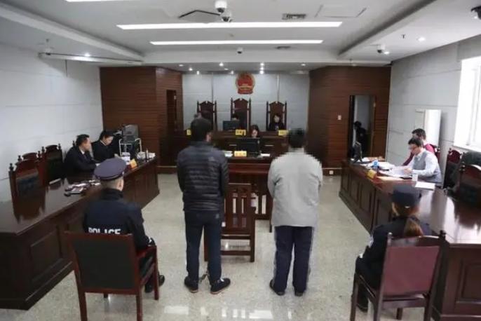 山东济南，三名男子发现自助彩票机存在漏洞，一年多时间就窃取了220多万元，相关公