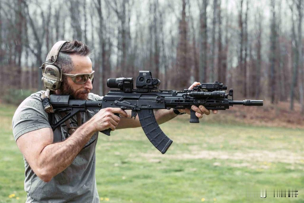 荒野行动中，有没有英雄级装备这AK算不算英雄装备