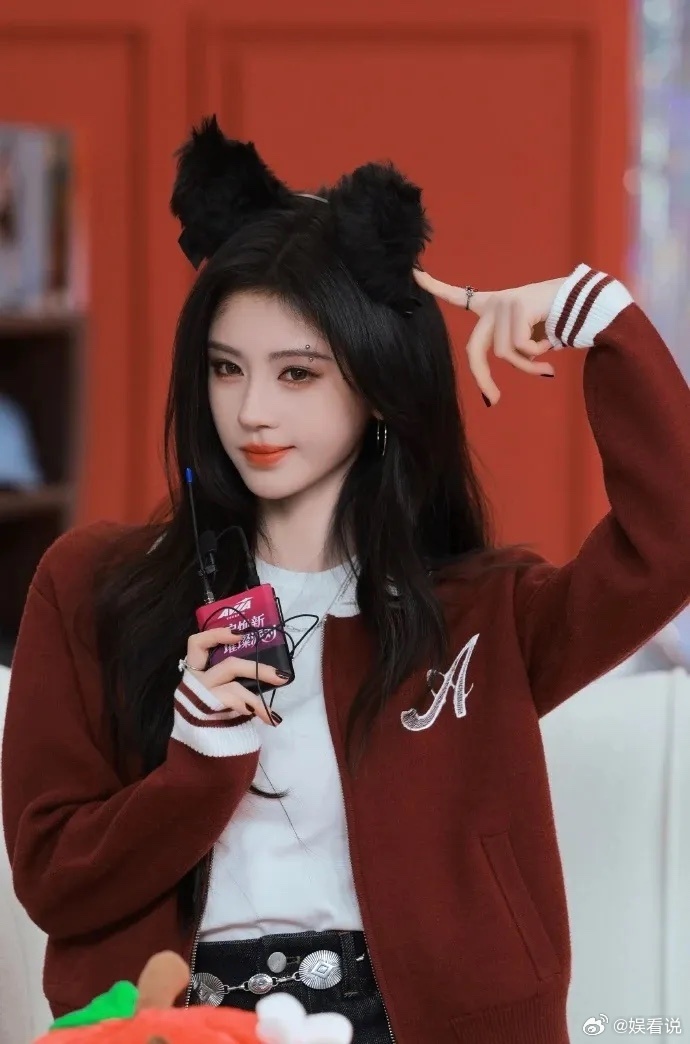 鞠婧祎举报风波炸了！真正的第一受害人出现了，既不是她本人，也不是前公司，而是《月