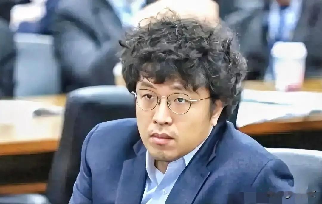 沈伯洋还在硬撑？
大陆立案侦查可不是吓唬人！
 
这位顶着“学者”名头的台独分子