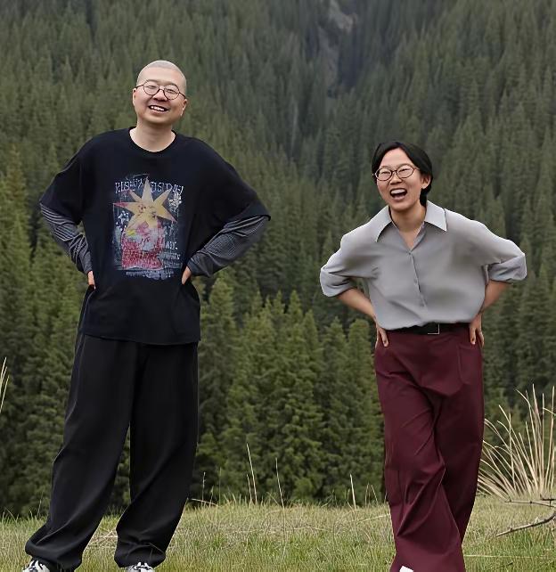 有趣的灵魂，
总是越走越近。
李诞和李娟会有故事吗？