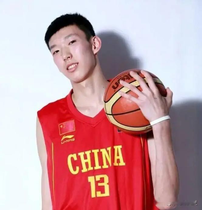 CBA这几天刀枪入库，马放南山。
嘎嘣热的比赛场面，一下子给断流了。反而给球迷们