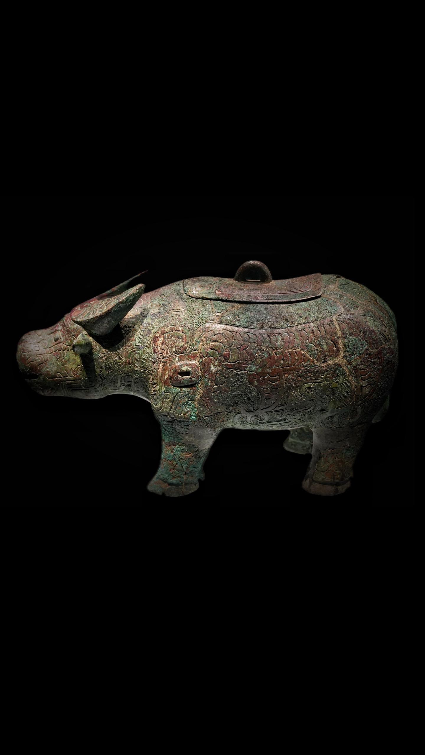 商代·亚长牛牺尊。挞彼殷武，奋伐荆楚 深入其阻，裒荆之旅，有截其所，汤...