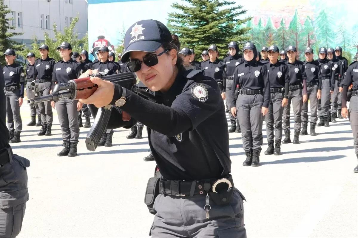土耳其警察学院女学员与中国56-1突击步枪