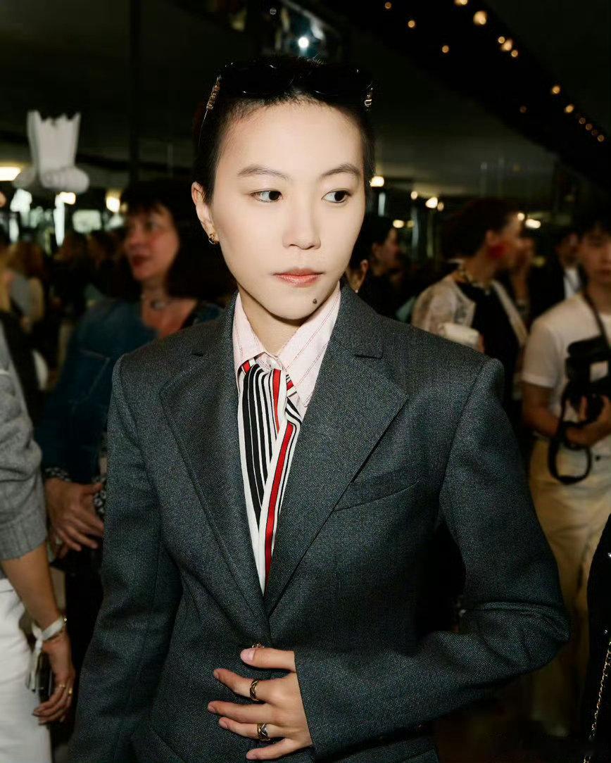 窦靖童这期歌手自由选曲歌手直播歌手2026窦靖童在舞台上松弛又有态度，自由选曲更