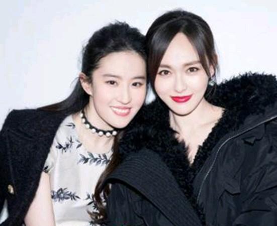 刘亦菲和唐嫣谁才是心中的大美女？看看她们的五官对比你就有答案了，刘亦菲的脸型是标