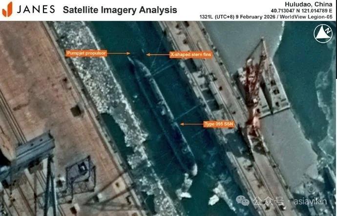 简氏特供，渤海大黑鱼，095SSN，高清卫星图。

肥大的艇体，X舵、泵喷，导弹